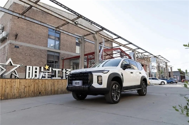 什么車省油質(zhì)量又好又便宜？上汽大通MAXUS領(lǐng)地汽油版價(jià)格親民油耗低