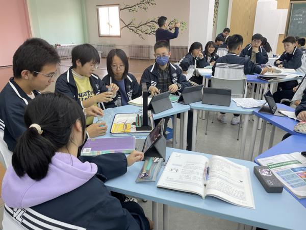 AI變“思維代餐”引擔憂 如何引導中小學生用好AI幫手