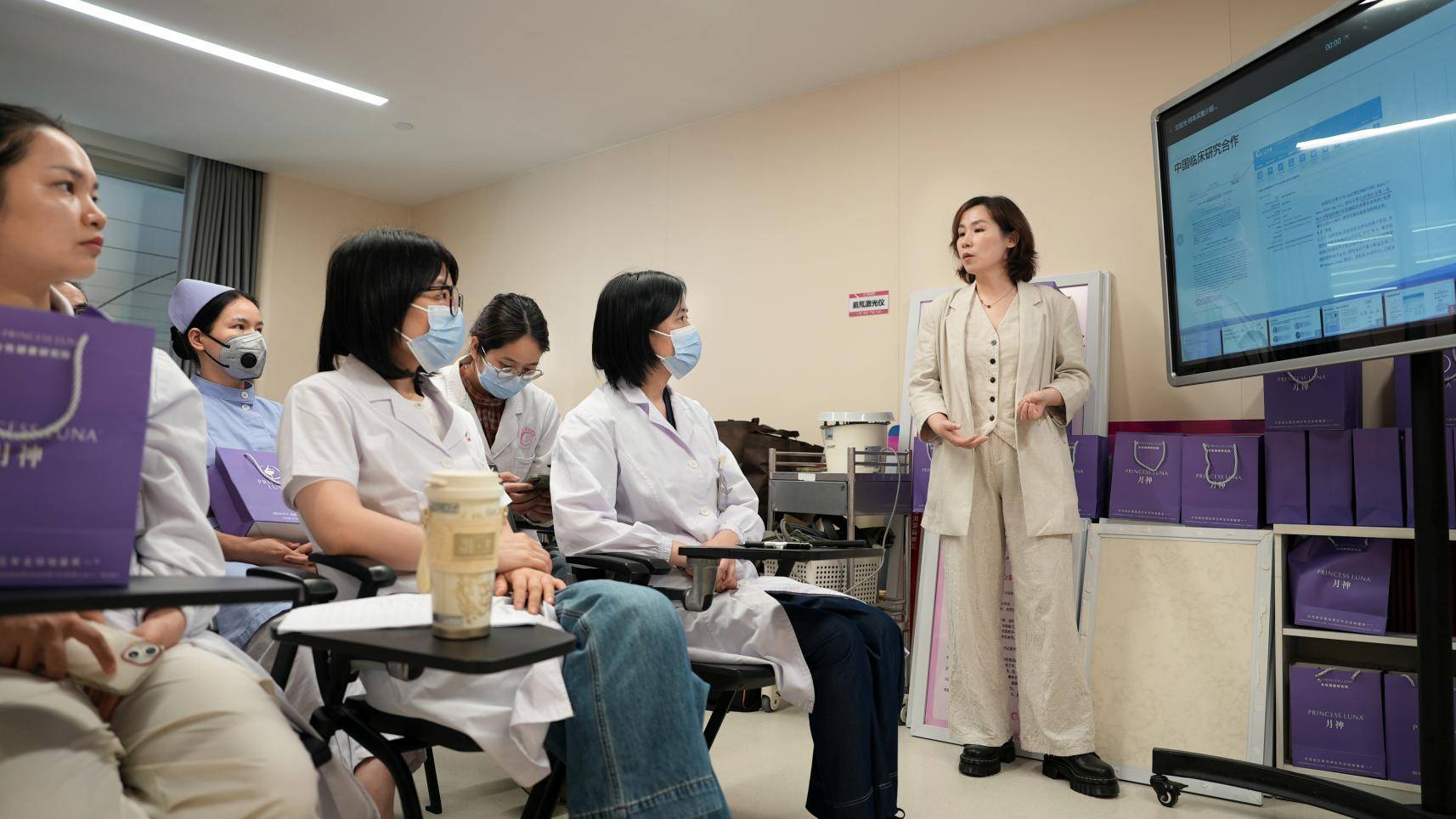 構建女性健康科研新生態 德國月神攜手湖南省婦幼保健院開展合作